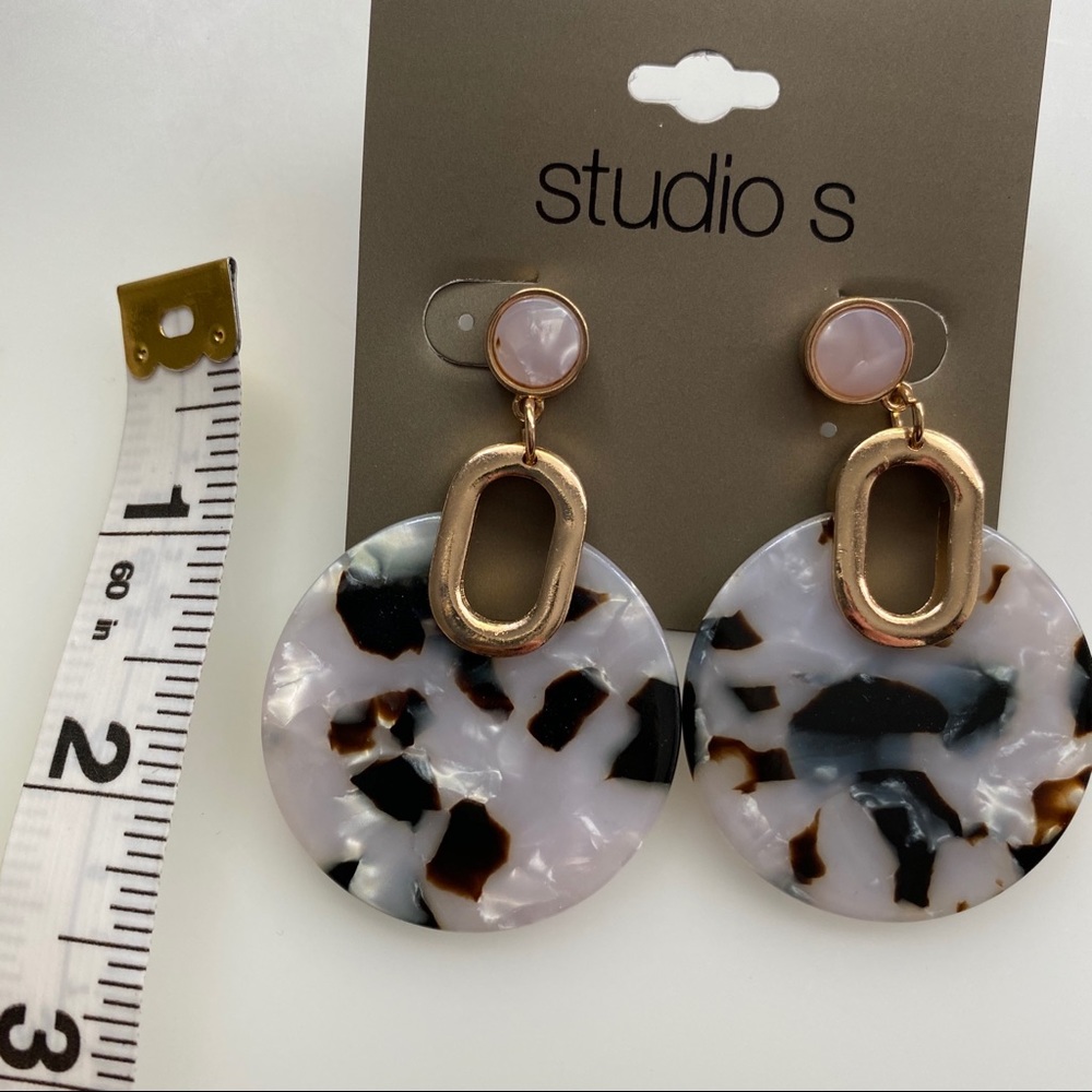 Marble resin statement earring - Picture 3 of 4